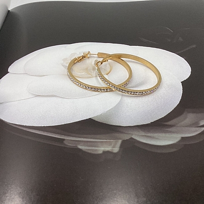 Σκουλαρίκια κρίκοι από  ατσάλι Medium Gold με στρας FA 9381