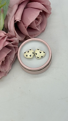 Σκουλαρίκια καρφωτά με καρδούλες μαύρες 1103 Μ.Gold